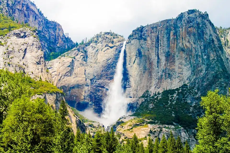 4 Incredible US Waterfall Hikes