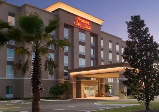 Hampton Inn & Suites: A Charming Gem in Deland, Florida