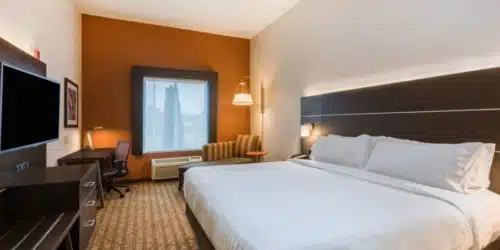 Holiday Inn Express & Suites Bremen room