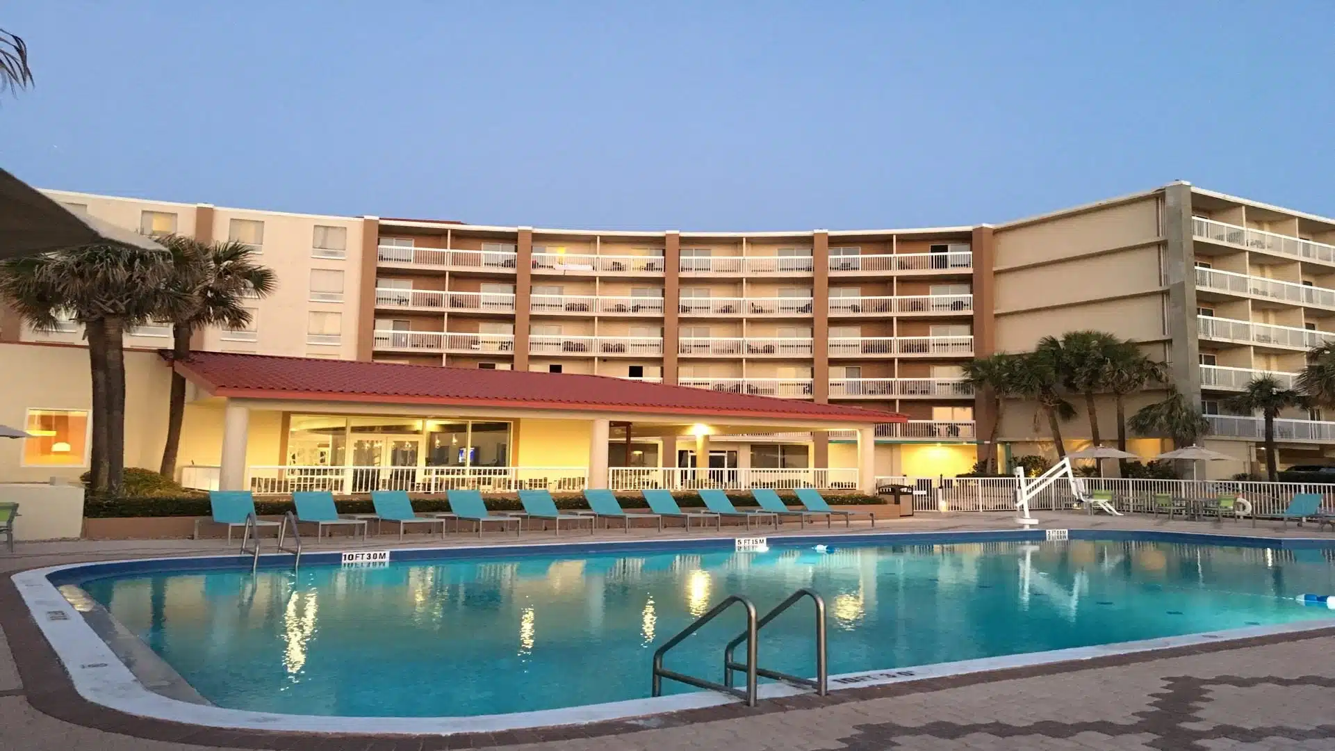 Reasons why you should book at Holiday Inn & Suites Daytona Beach on the Ocean