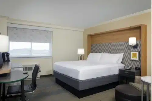 Holiday Inn Binghamton new king room