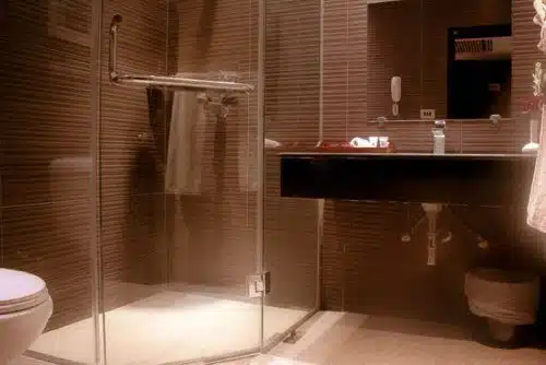 Smart Hotel in Lahore bathroom