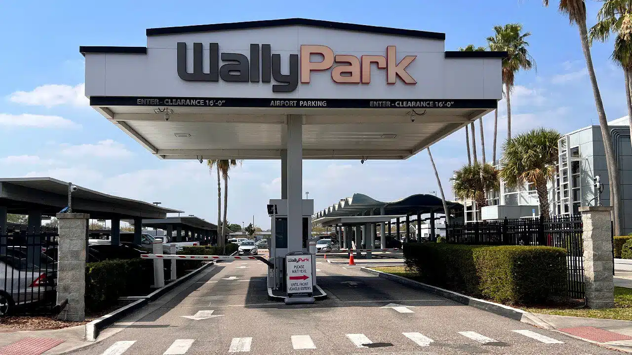 Off-site airport parking services in Orlando Florida