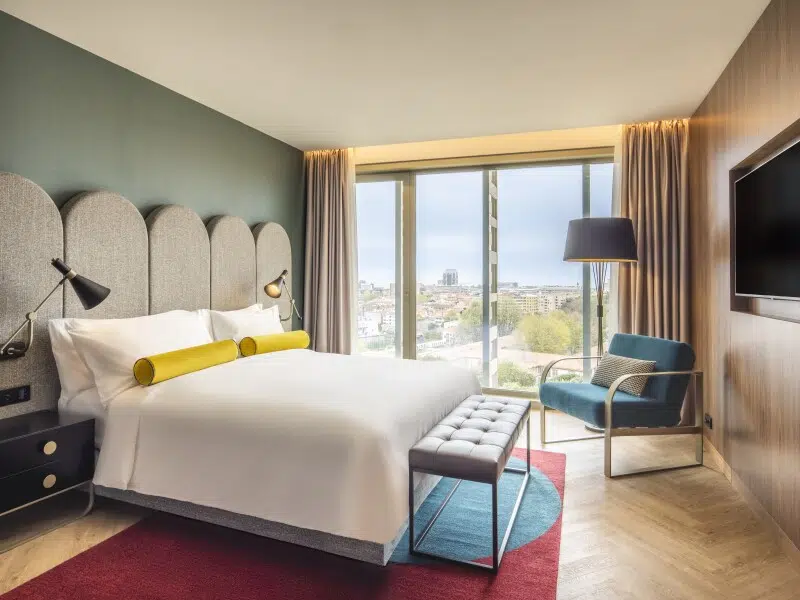 Renaissance Porto Lapa Hotel suite room