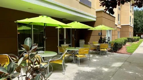 Fairfield Inn And Suites Clermont exterior seating for breakfast