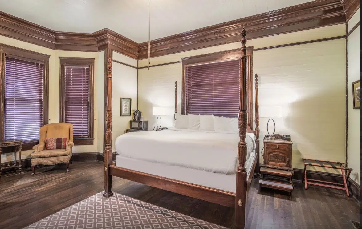Coombs Inn & Suites in Apalachicola Florida Kingsize Bedroom