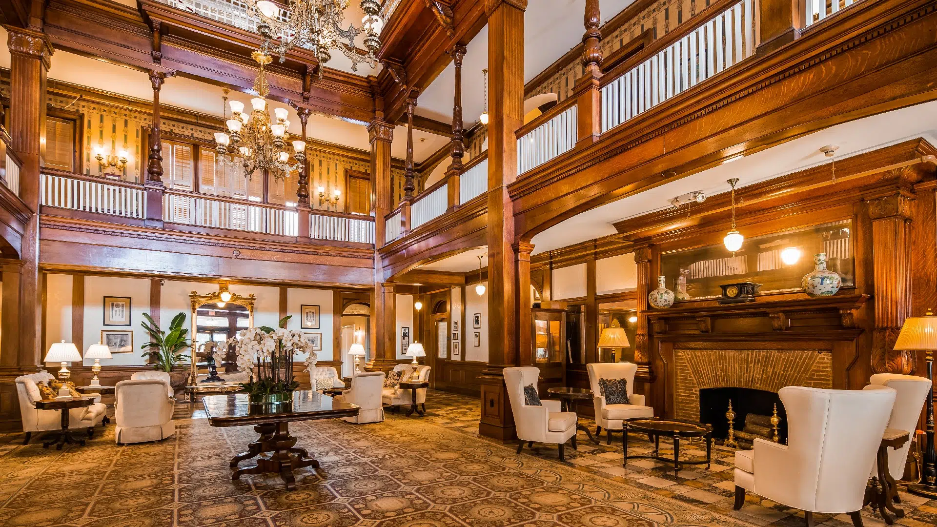 Windsor Hotel in Georgia Lobby Area
